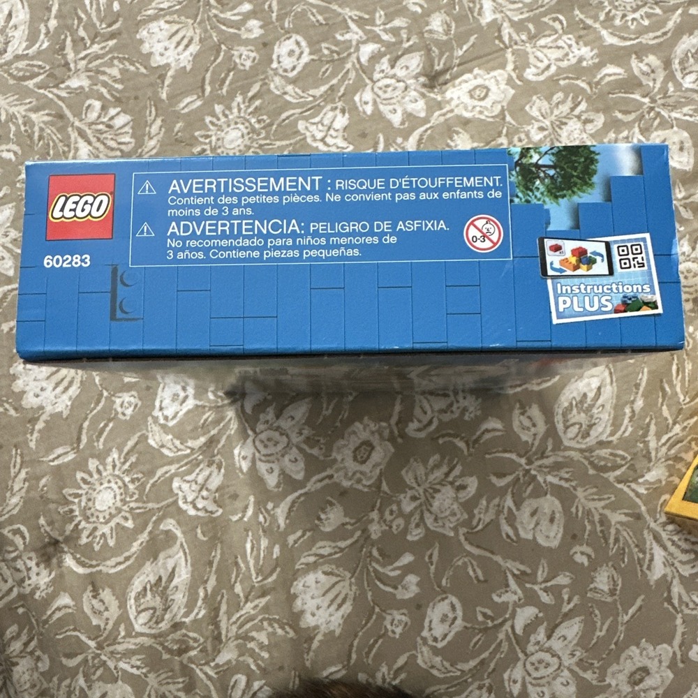 Lego City Holiday Camper Van Set # 60283 RETIRED BRAND NEW - Picture 4 of 6